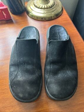 Norm Thompson Black Slip-On Suede Clogs